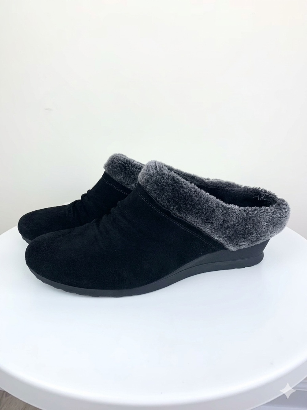 BareTraps Becker Black Suede Faux Fur Mules Clogs Approx. 11M